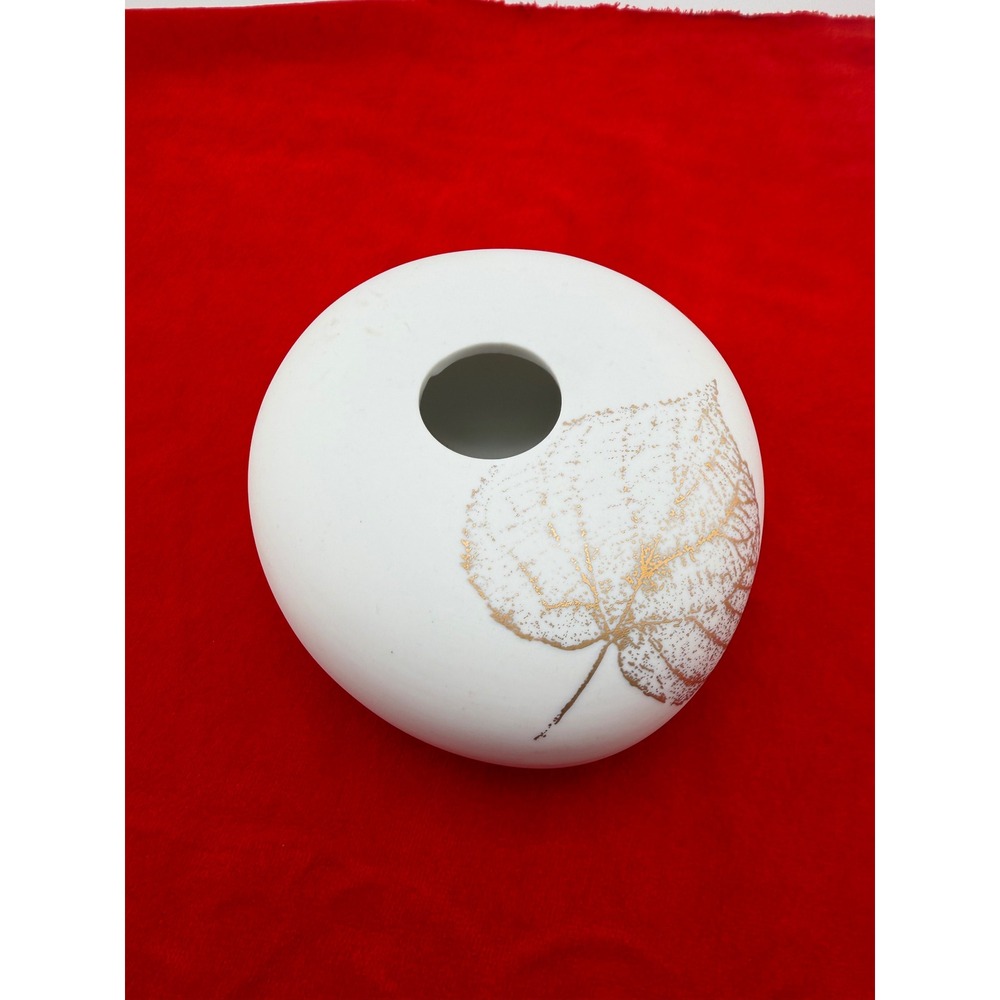 Räder‎ Porcelain Pebble Bud Vase White Gold Leaf Minimalist German Design 5.5"
